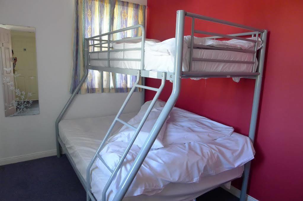 Finn Mccools Giants Causeway Hostel Bushmills Exterior photo