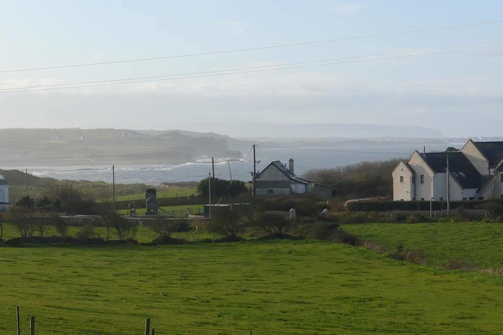 Finn Mccools Giants Causeway Hostel Bushmills Exterior photo